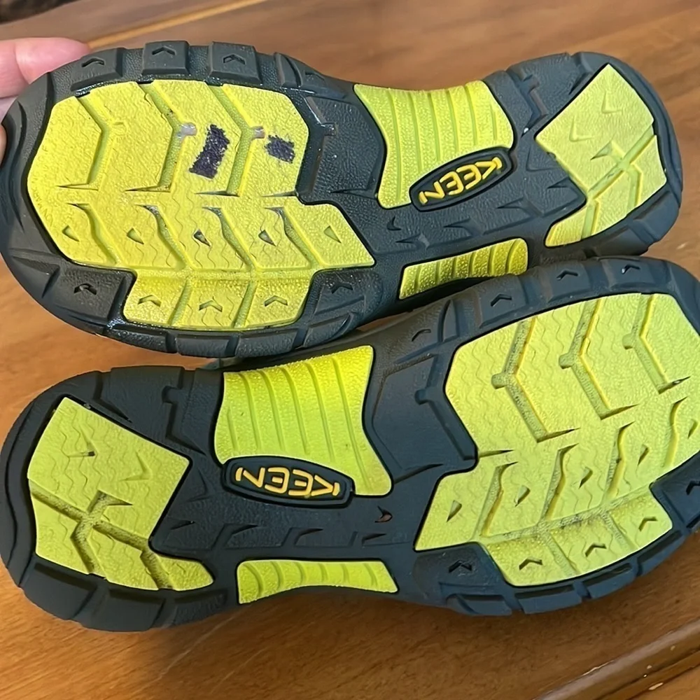 KEEN Water Sandals Size 4